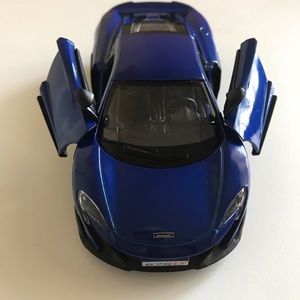Model McLaren 675LT Blue Car